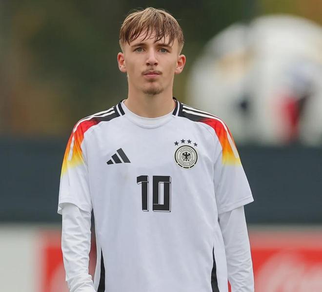 乐动体育入口-拜仁慕尼黑德甲10连冠